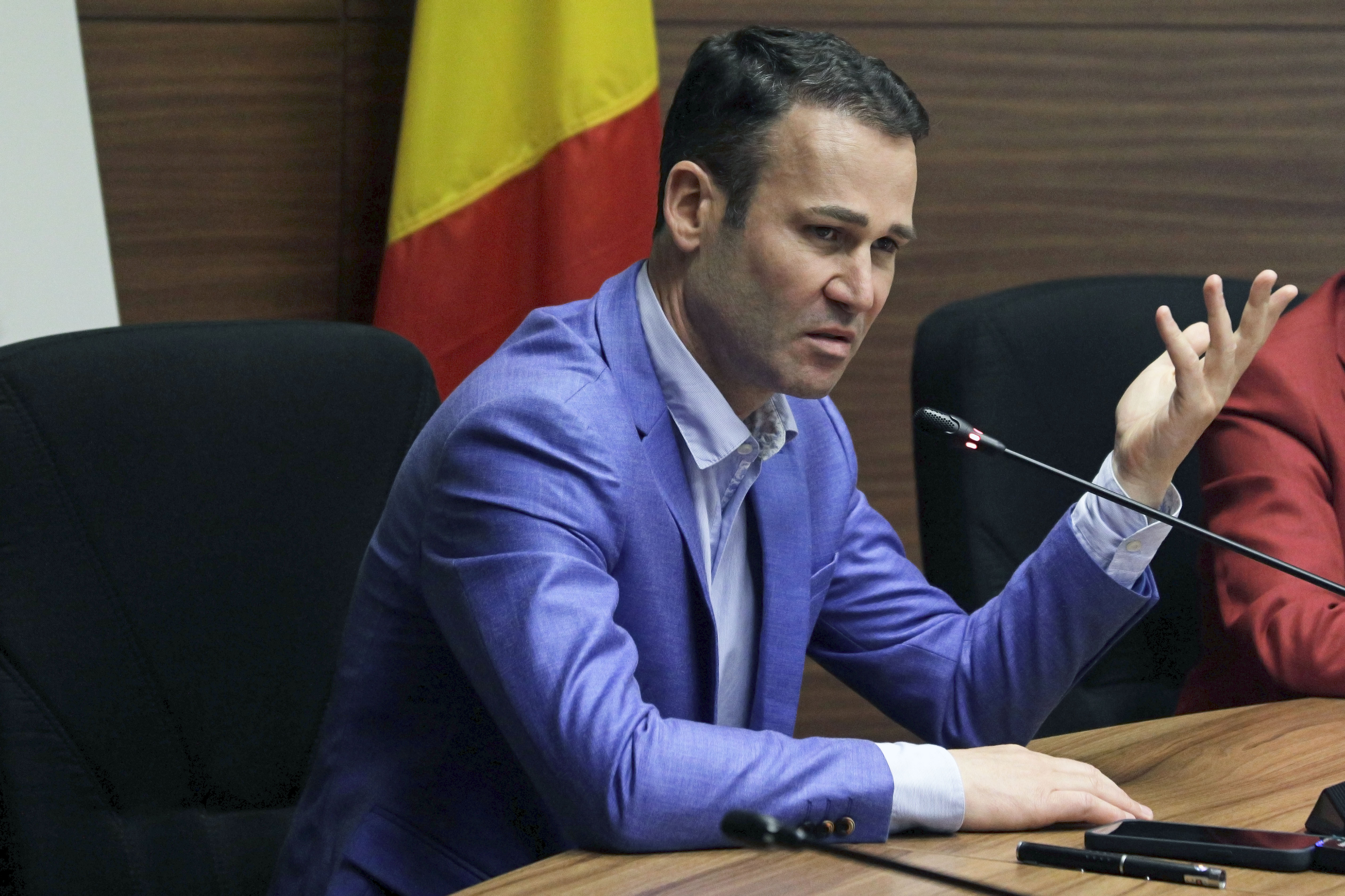 Robert Negoiță, despre drumurile asfaltate deasupra magistralelor de gaz: Țevile sunt ale Transgaz. Să-și facă treaba