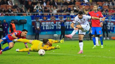 faza de joc din meciul fcsb - bologna