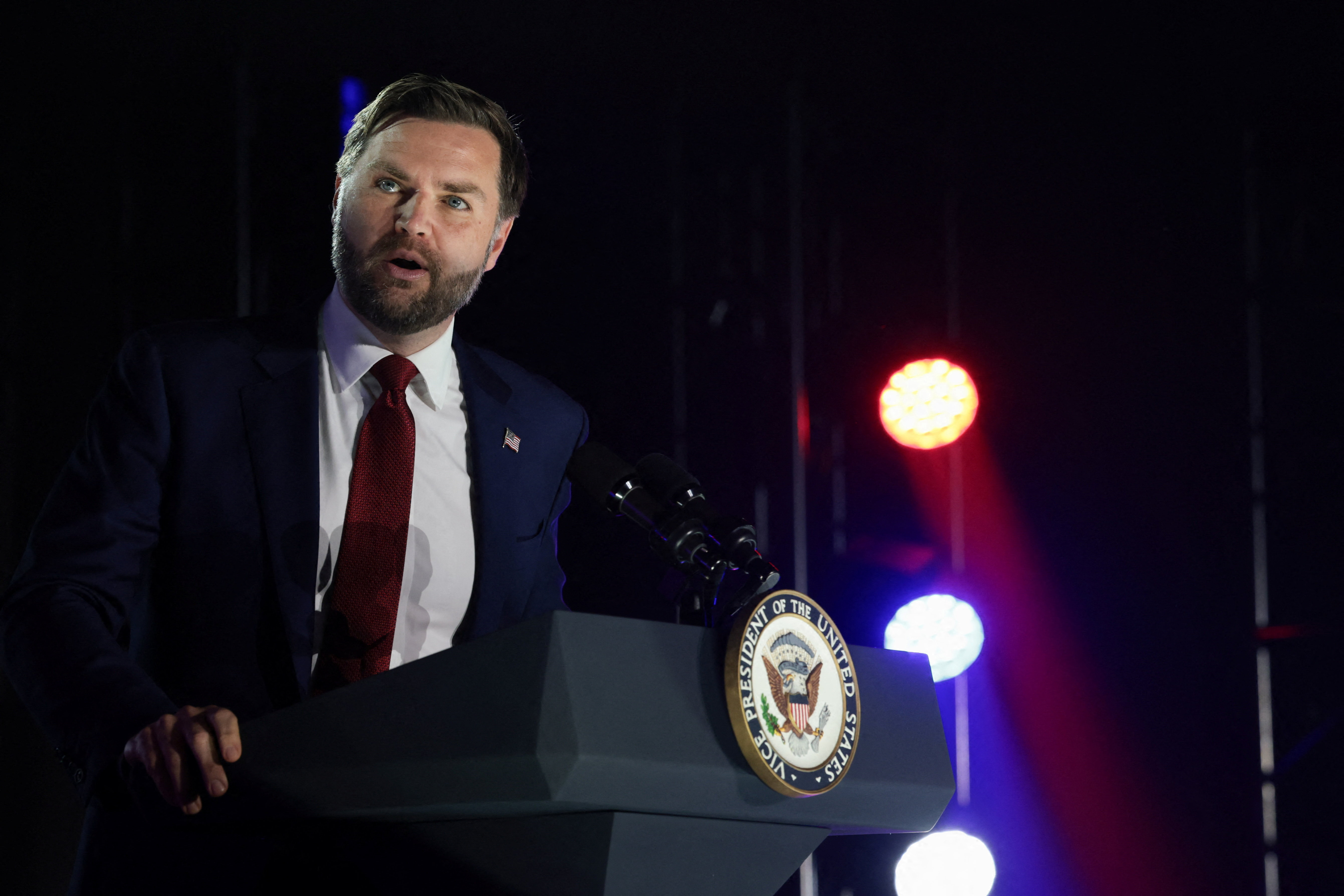 Reacția vicepreședintelui JD Vance după ce Donald Trump a ordonat teste nucleare. „Noi știm că ele funcționează, dar să ne asigurăm”