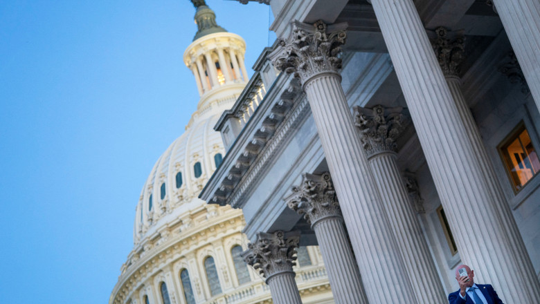 Patru senatori republicani l-au trădat pe Trump, au votat cu democrații și au respins tarifele impuse unui număr de peste 100 de țări