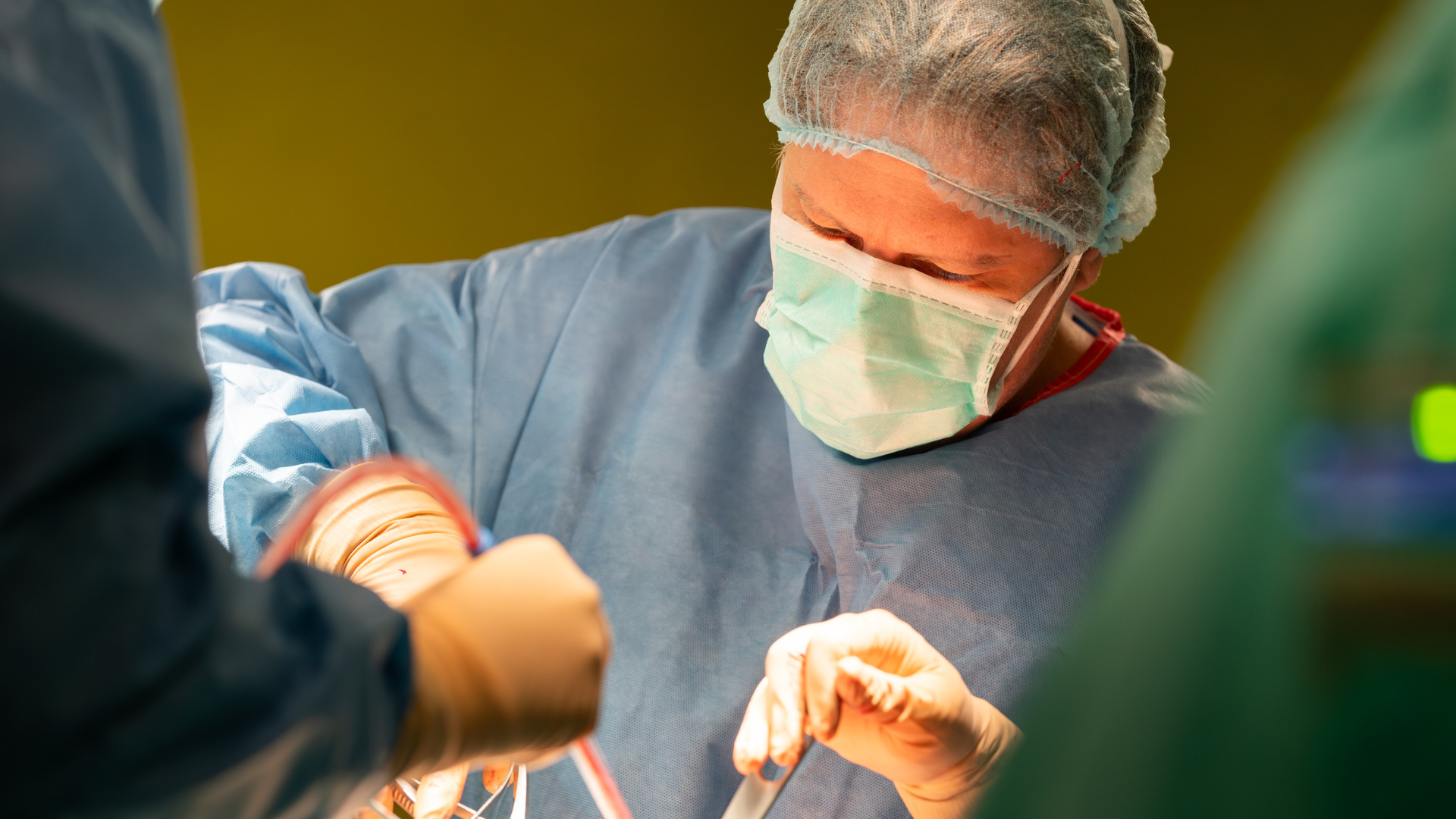 În picioare a doua zi după protezarea șoldului la Centrul de Excelență în Protezare Articulară Euroclinic