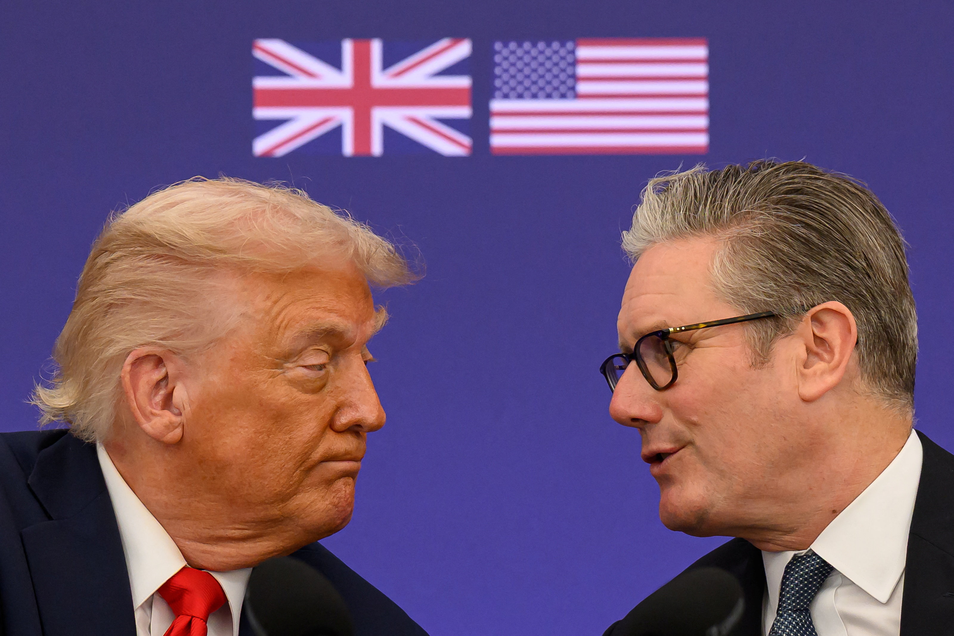 Gest rar al premierului britanic: Keir Starmer a plătit din fonduri proprii pentru a păstra un cadou de la Donald Trump