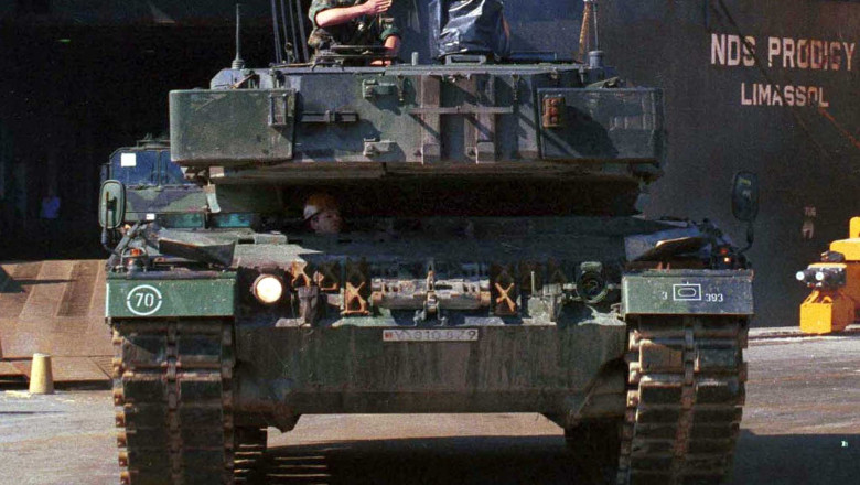 Statele UE se vor ajuta reciproc pentru a transporta tancuri pe continent în caz de război (Financial Times)