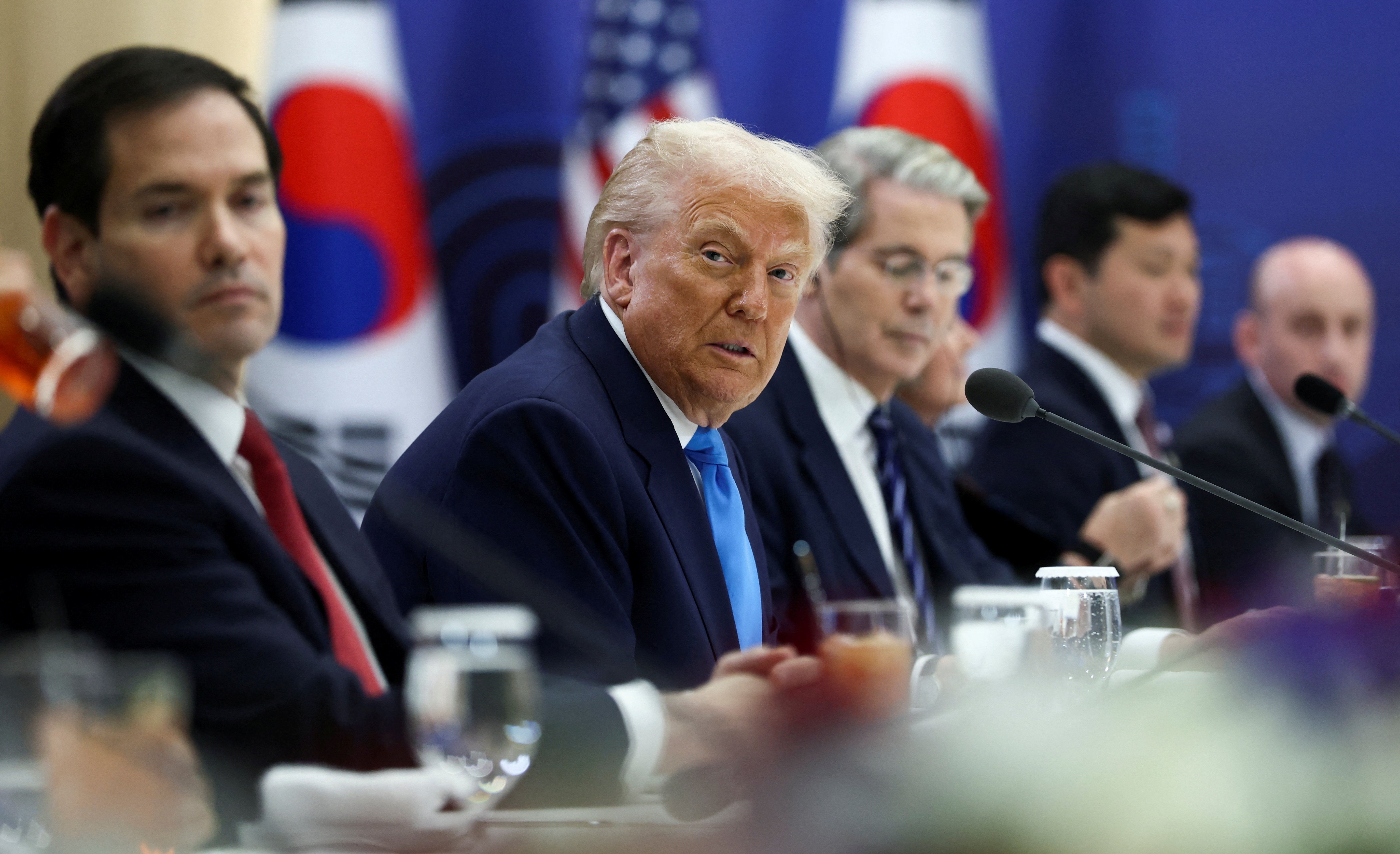 Ce au obținut țările din Asia după turneul lui Donald Trump