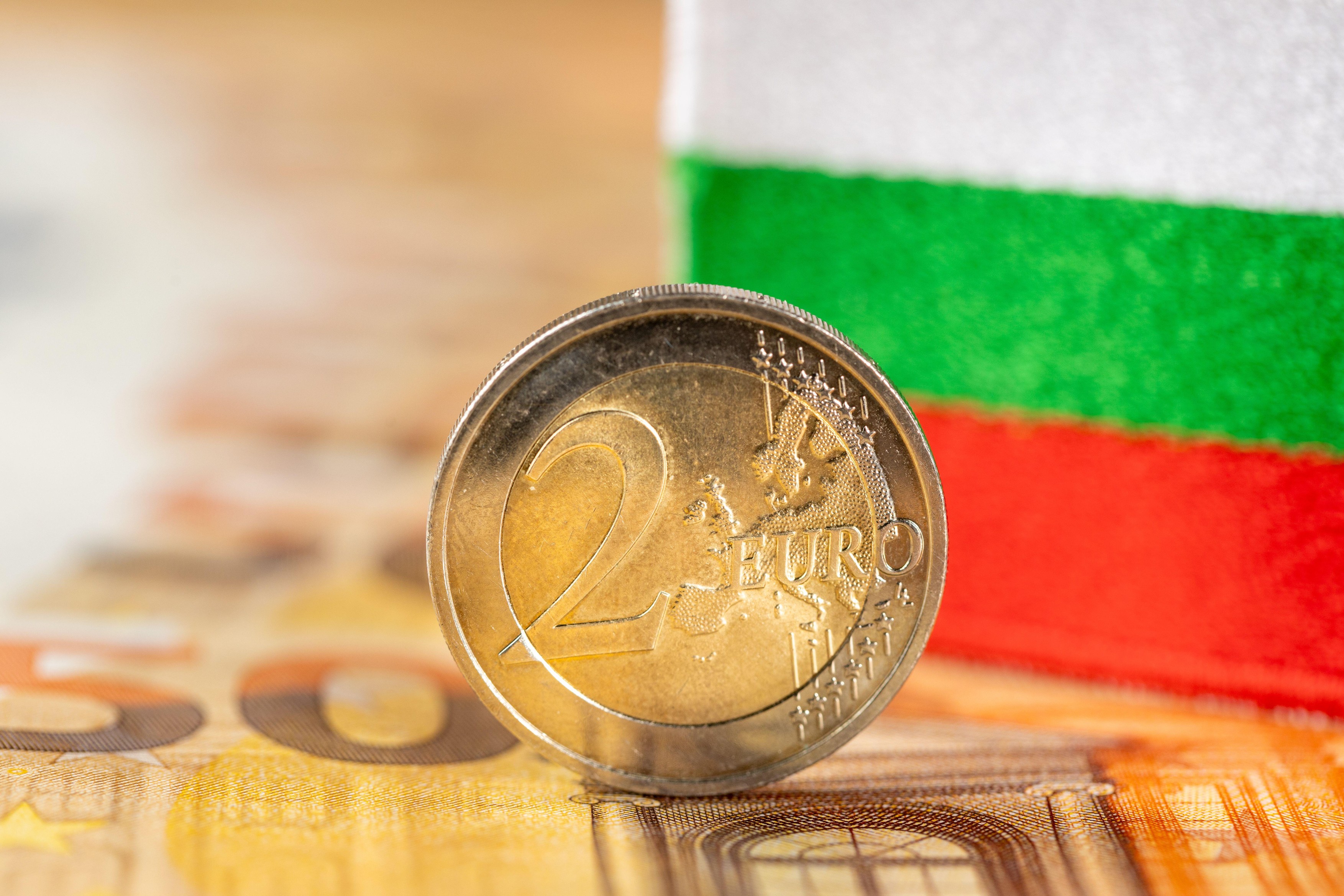 Bulgaria se pregătește să treacă la Euro, dar o petiție semnată de 200.000 de persoane cere un referendum pentru ieșirea din UE