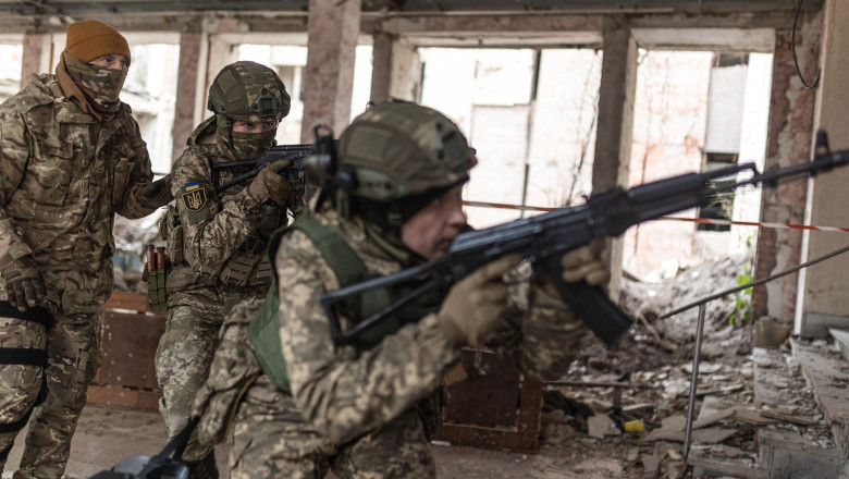 Ucraina încearcă să contracareze infiltrările, ultima tactică a trupelor ruse, care strâng cercul la Pokrovsk şi Kupiansk