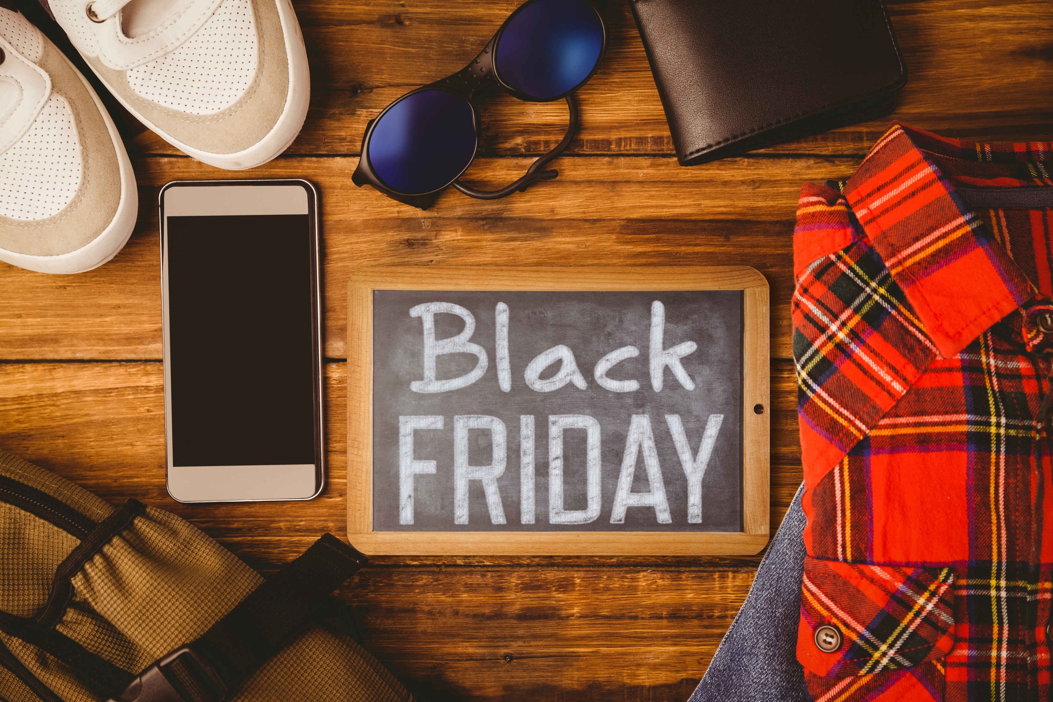 Unul din şapte români a planificat să cheltuiască peste 5.000 de lei pentru Black Friday 2025 (studiu)