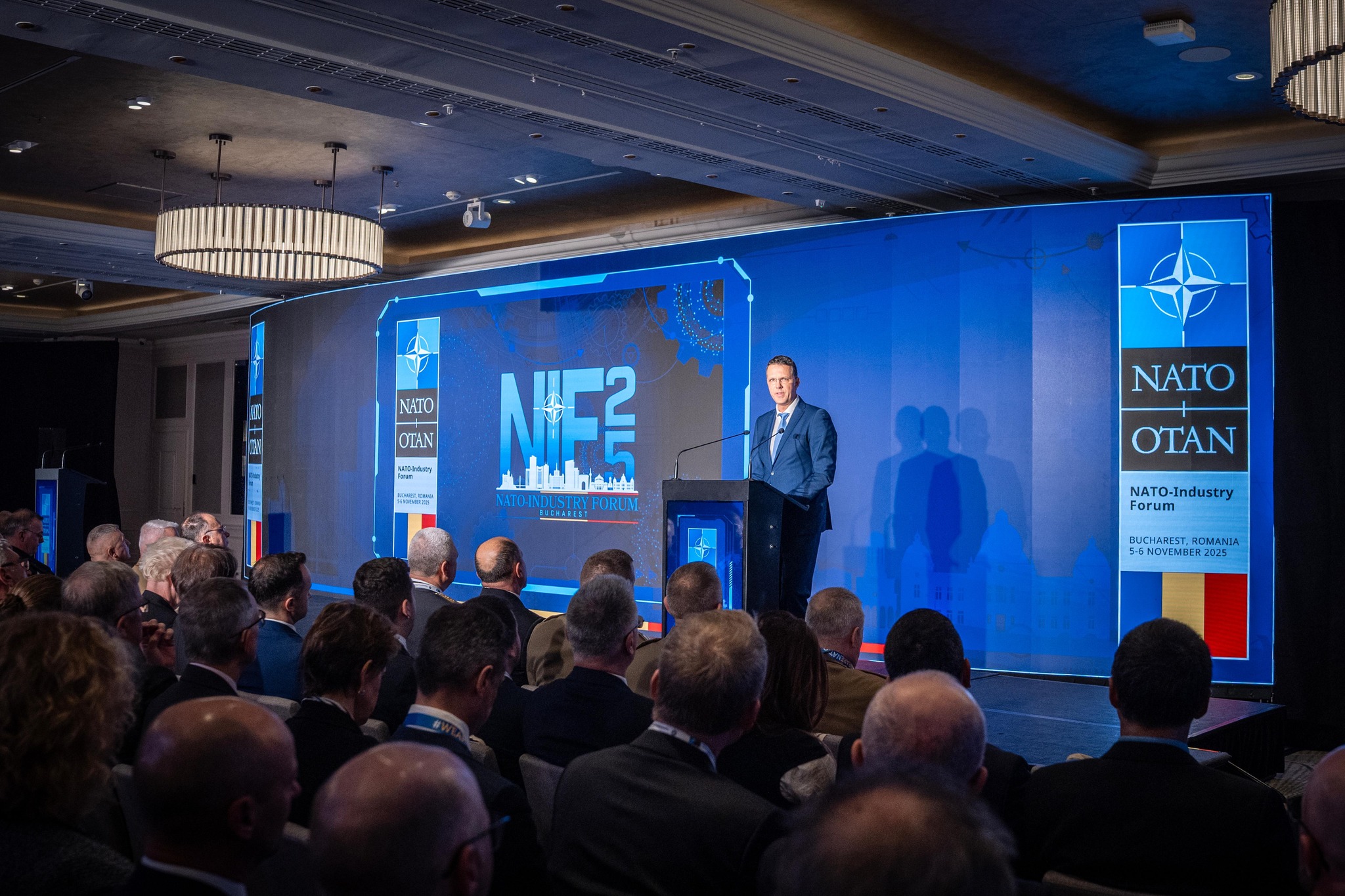 Ionuț Moșteanu, mesaj la deschiderea forumului NATO: Liniile de producție sunt noile frontiere. Ne revitalizăm industria de apărare