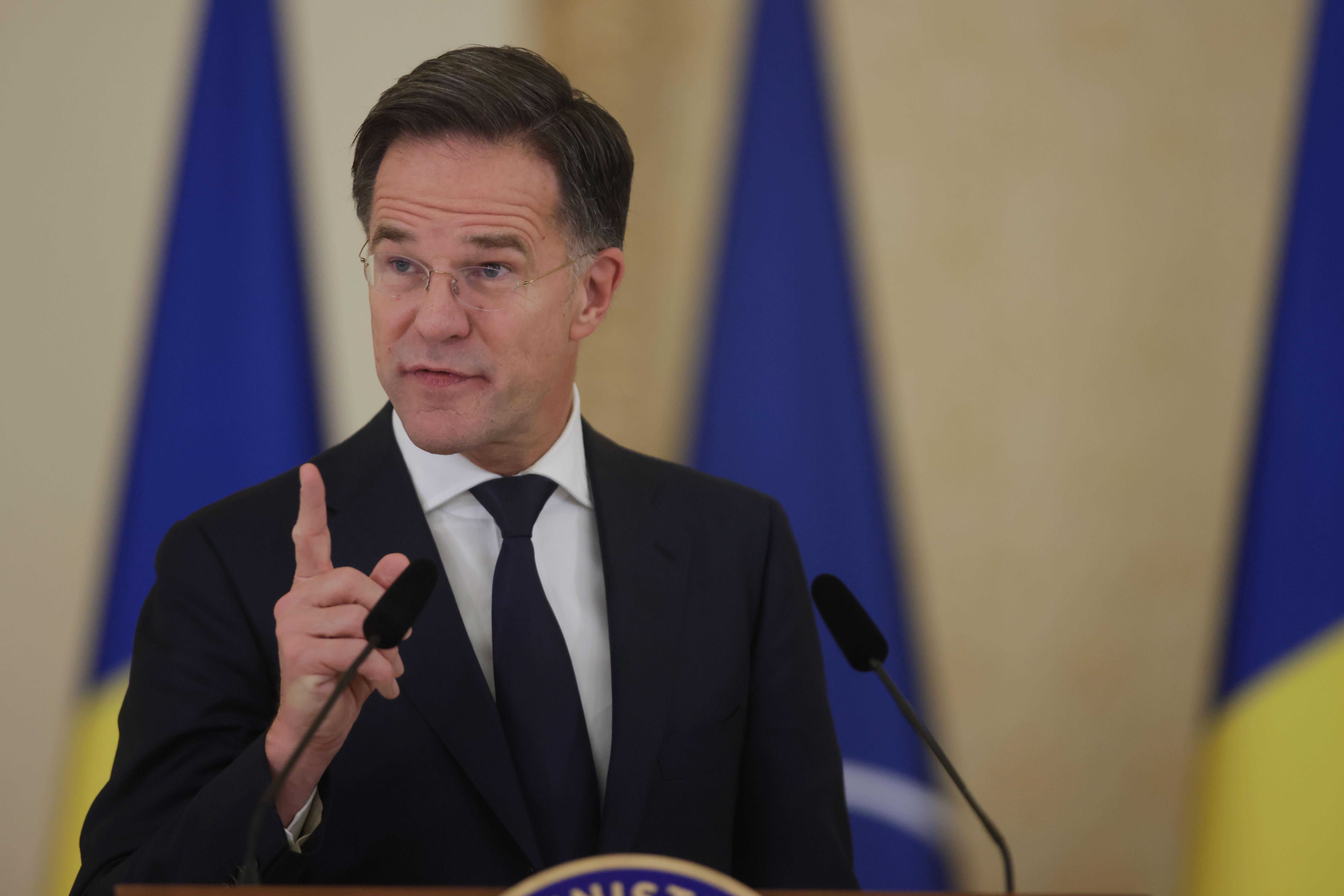 Mark Rutte le-a vorbit studenților din București: „Vă recomand să vă distraţi mult. Putin urăşte să vadă că ne simţim bine”