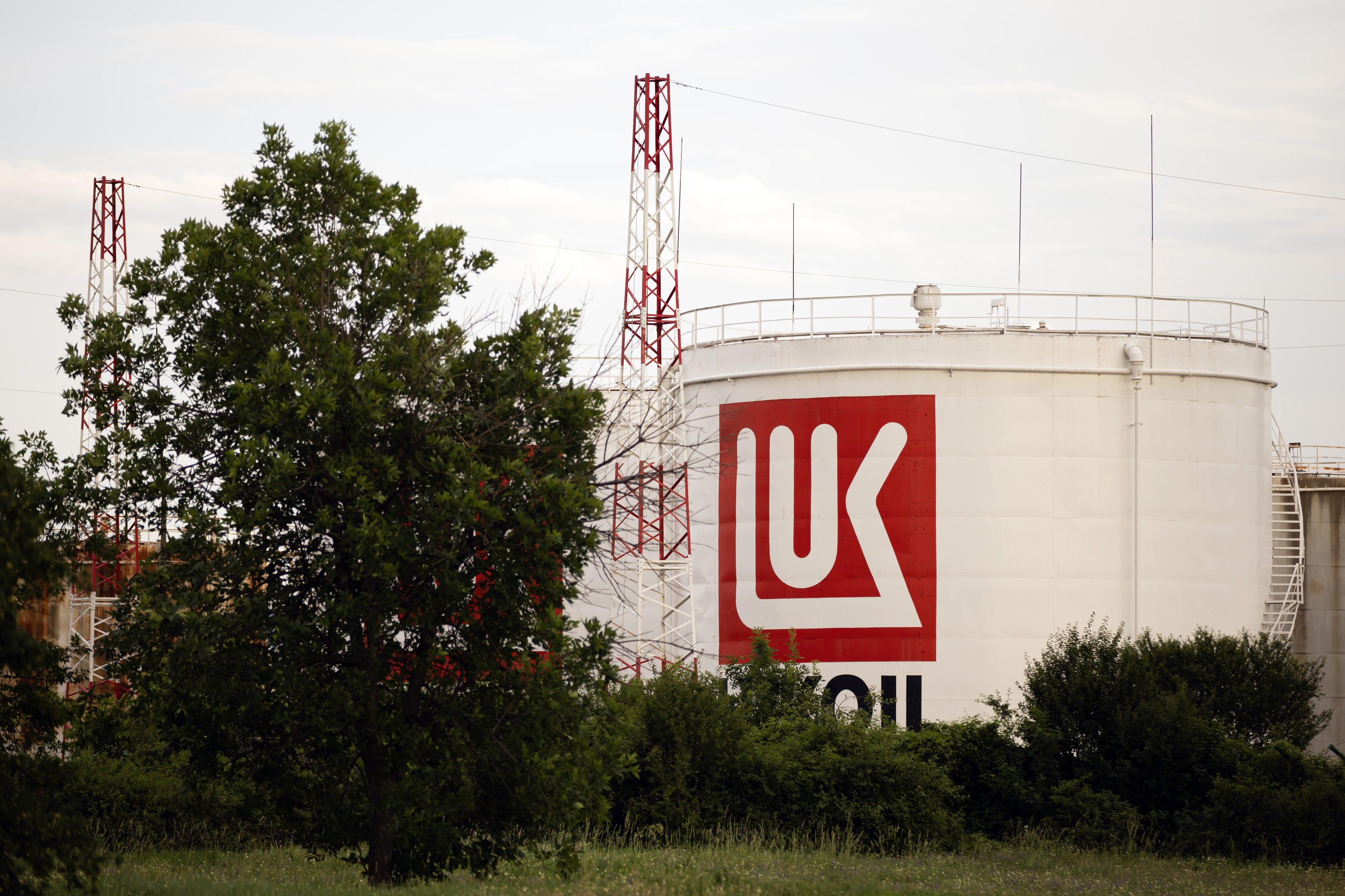 Bulgaria a hotărât ce va face cu singura rafinărie de pe teritoriul său, care aparține Lukoil. România urmează și ea să ia o decizie