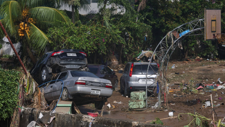 taifunul Kalmaegi-filipine-masini