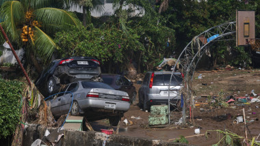 taifunul Kalmaegi-filipine-masini