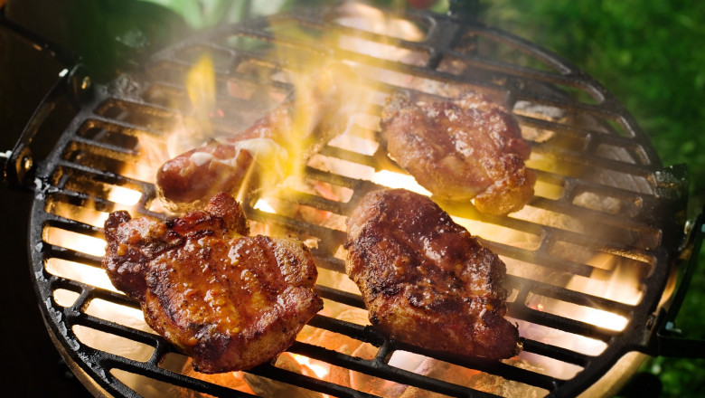 Grilling marinated meat