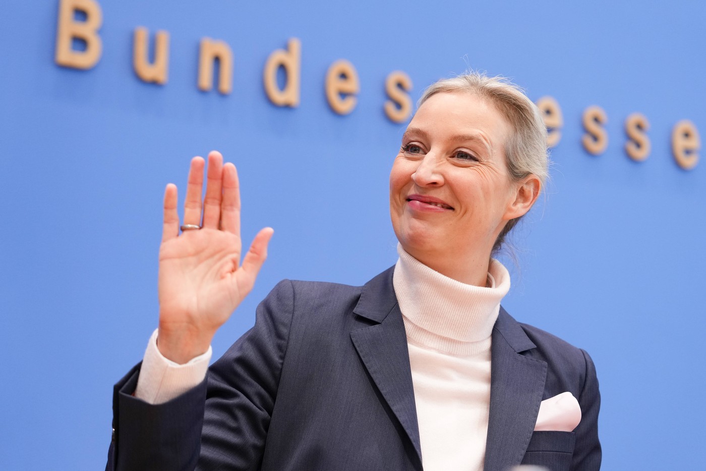 Partidul german de extremă dreapta AfD este suspectat că a transmis în mod sistematic secrete militare Rusiei (Der Spiegel)