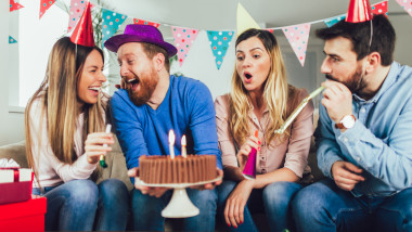 Mesaje de La multi ani de Sfintii Mihail si Gavriil. Foto Getty Images