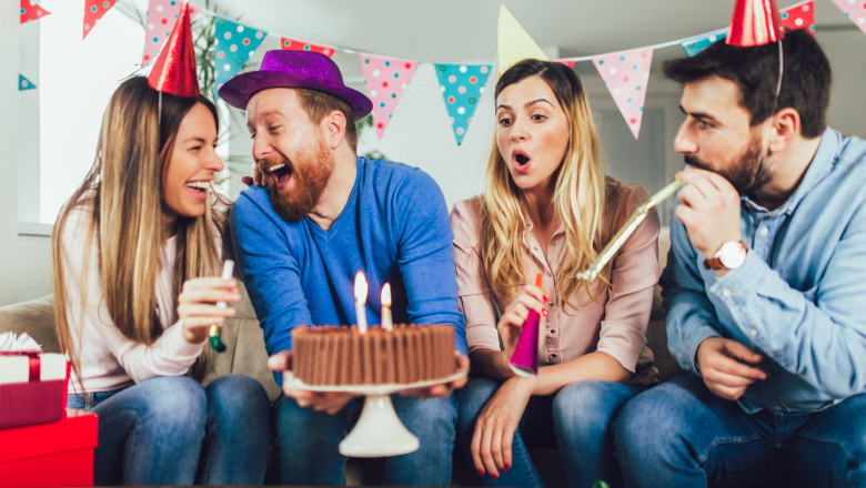 Mesaje de La multi ani de Sfintii Mihail si Gavriil. Foto Getty Images