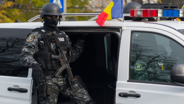 Romanian Police Special Forces (SIIAS), part of European special police group ATLAS, in a Mercedes Vito - December 1st parade