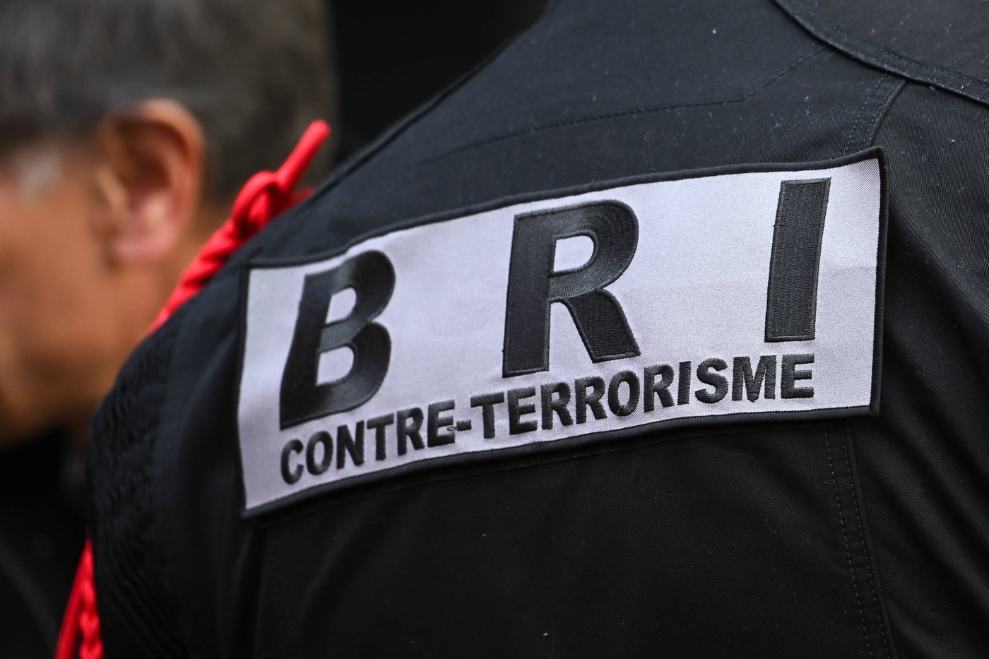 Trei fete, cu vârste între 18 şi 21 de ani, au fost arestate pentru punerea la cale a unui atentat la Paris