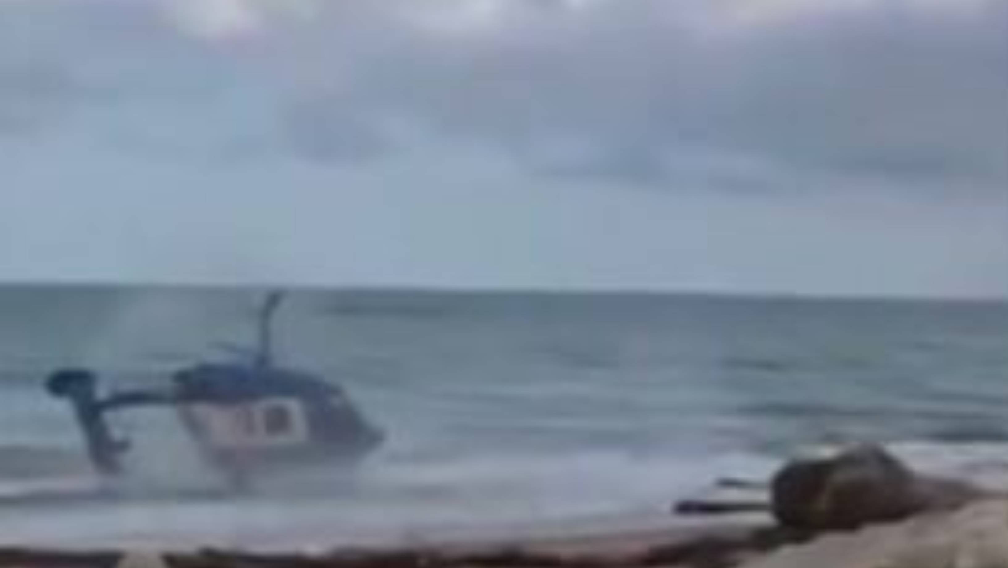 Momentul în care un elicopter se lovește de o stâncă înainte de a se prăbuși, în Daghestan: cinci oameni au murit