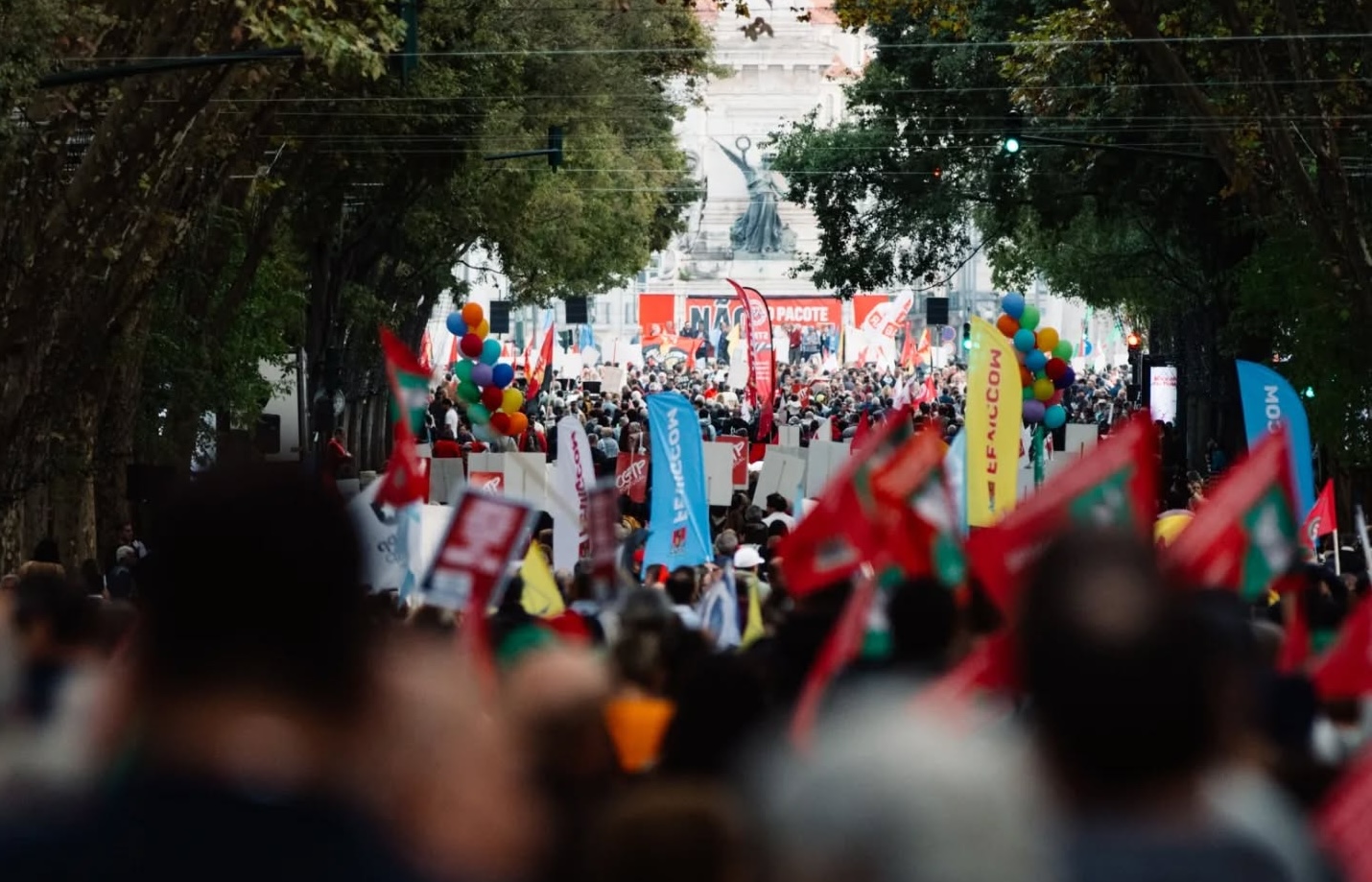 Proteste la Lisabona: zeci de mii de portughezi sunt nemultumiți de prevederile legislative care ar face concedierea mai ușoară