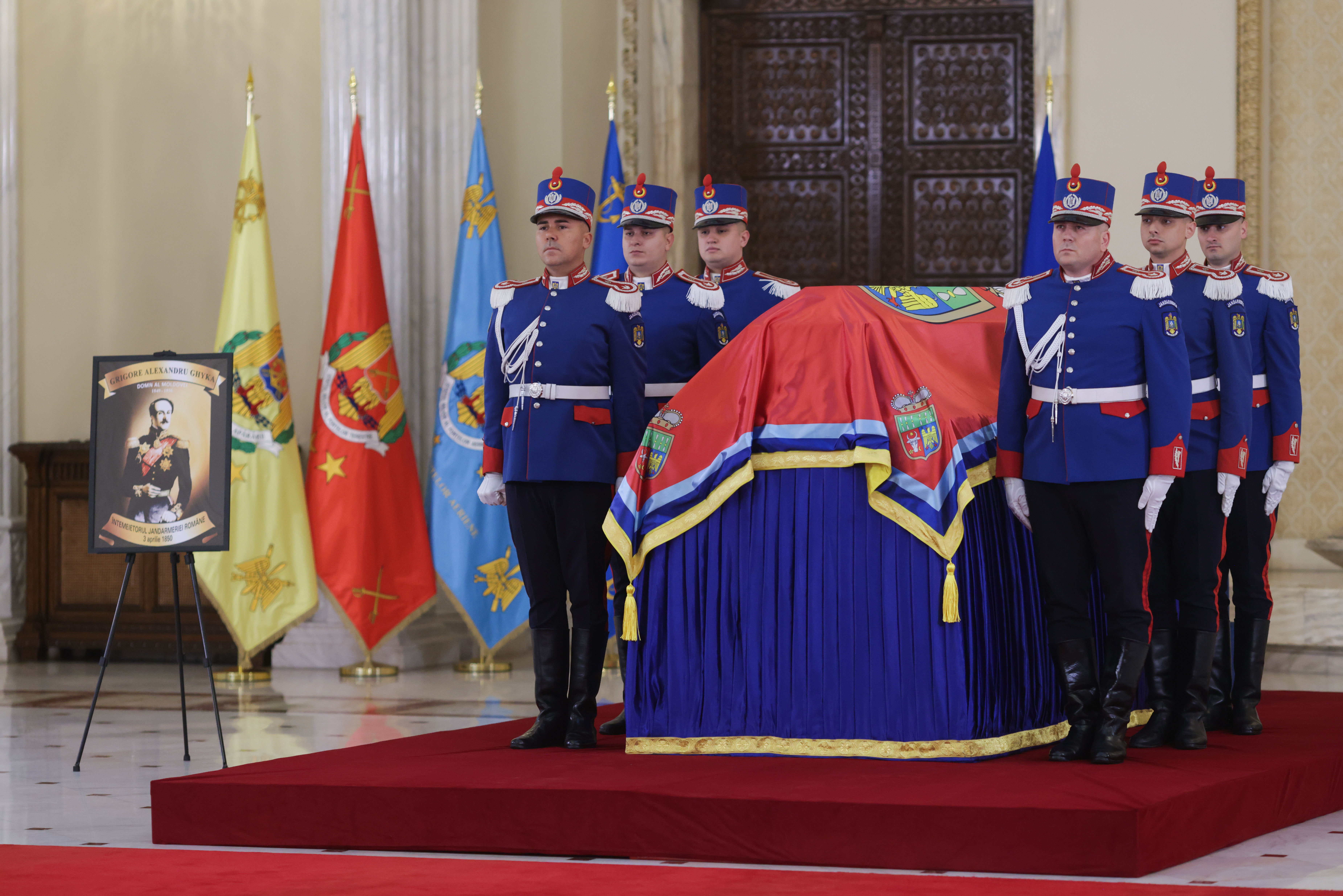 Sicriul cu rămășițele domnitorului Grigore Ghyka, depus la Cotroceni. Nicușor Dan: „Este vremea să vindecăm aceste răni ale trecutului”