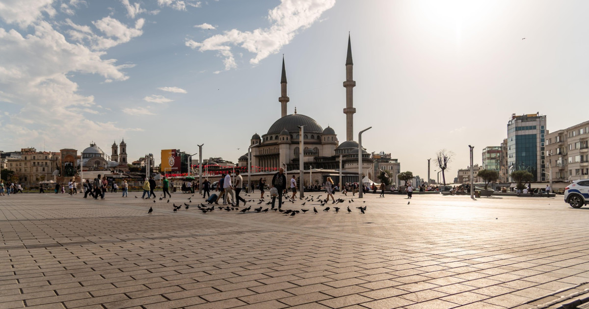 Doi români au fost răniți la Istanbul, într-un atac armat în Piața Taksim, sâmbătă noapte