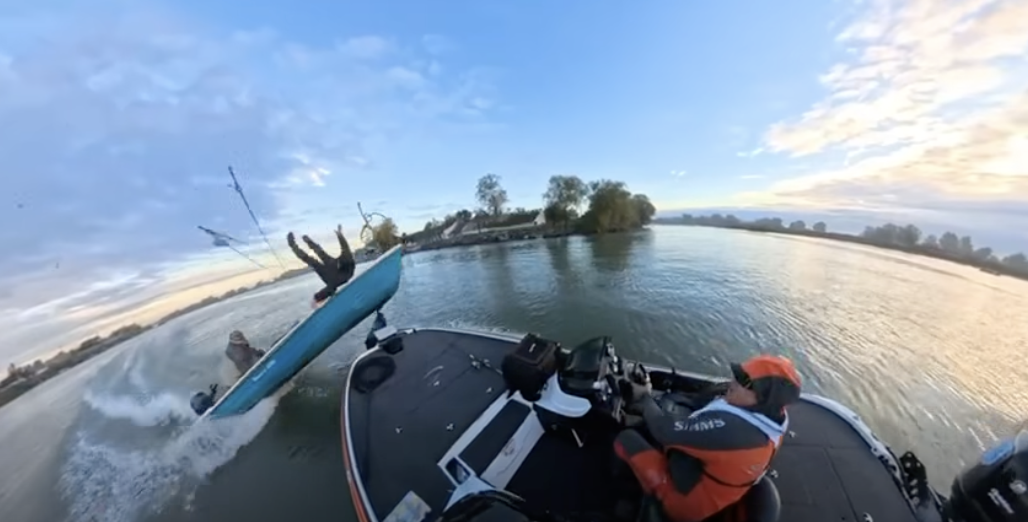 Accident spectaculos în Delta Dunării: doua bărci s-au ciocnit în zona Mila 23. „Băi, băi, nebunilor,băi” / „Știi cât mi-ai dat dauna”