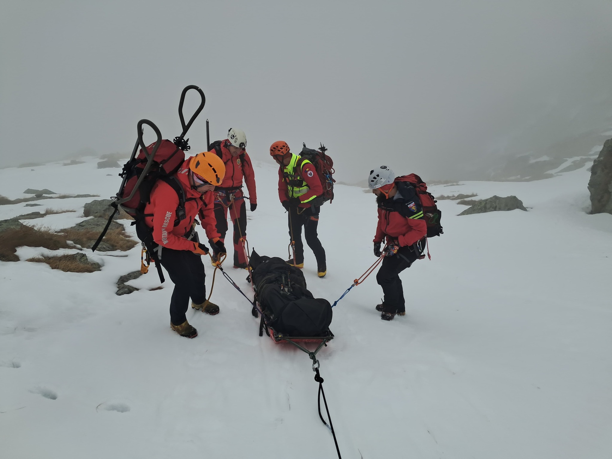 Intervenții la foc continuu din partea salvamontiștilor. Apel pentru turiștii care vor să urce pe munte