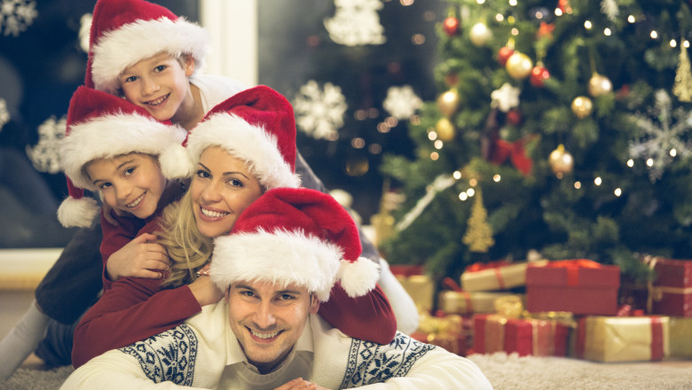 VIDEO  A început sezonul ședințelor foto de Crăciun. Cerere uriașă printre români: „Vin să trăiască cu adevărat o poveste”