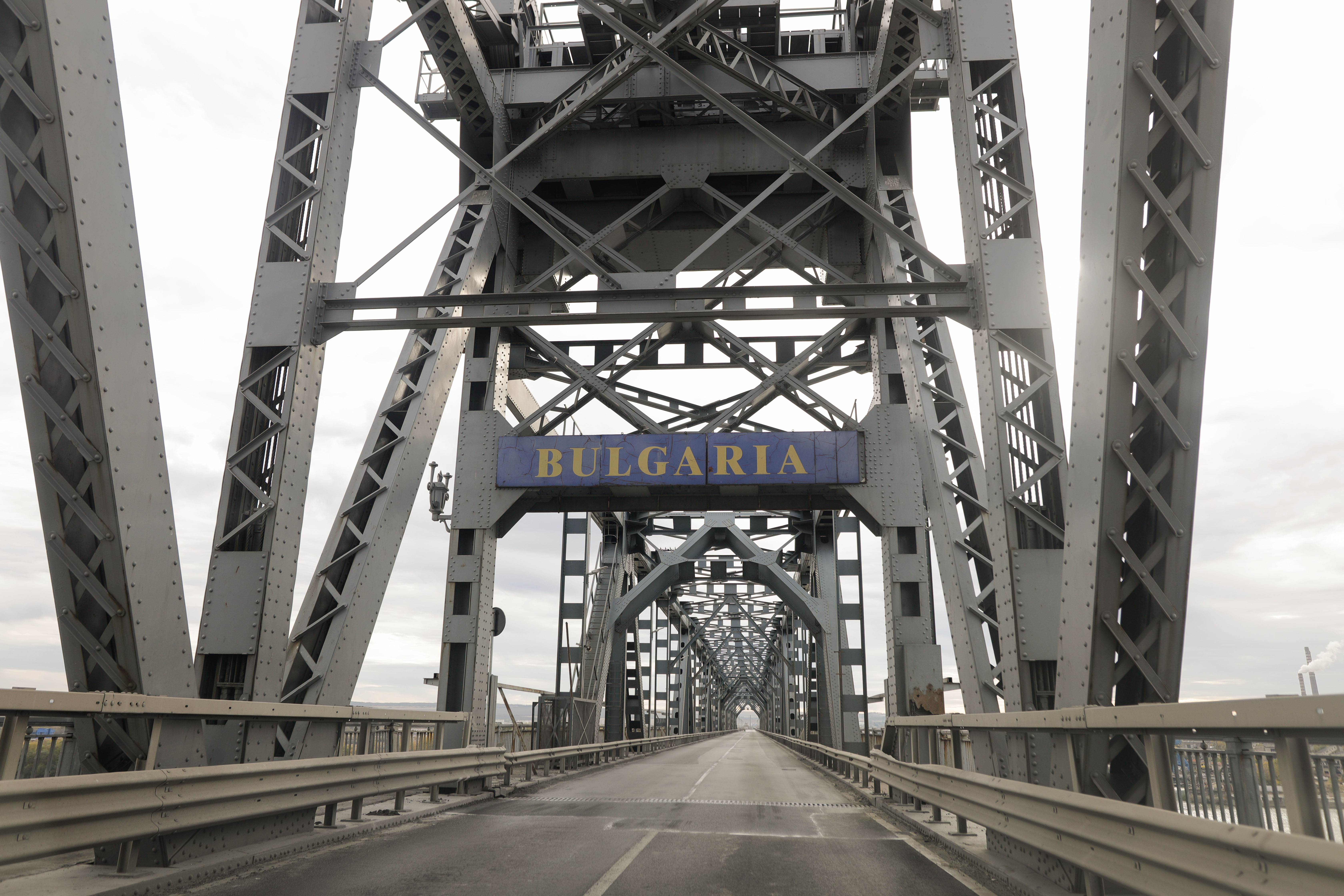 Podul peste Dunăre de la Giurgiu se închide complet pentru două zile. Care sunt rutele alternative