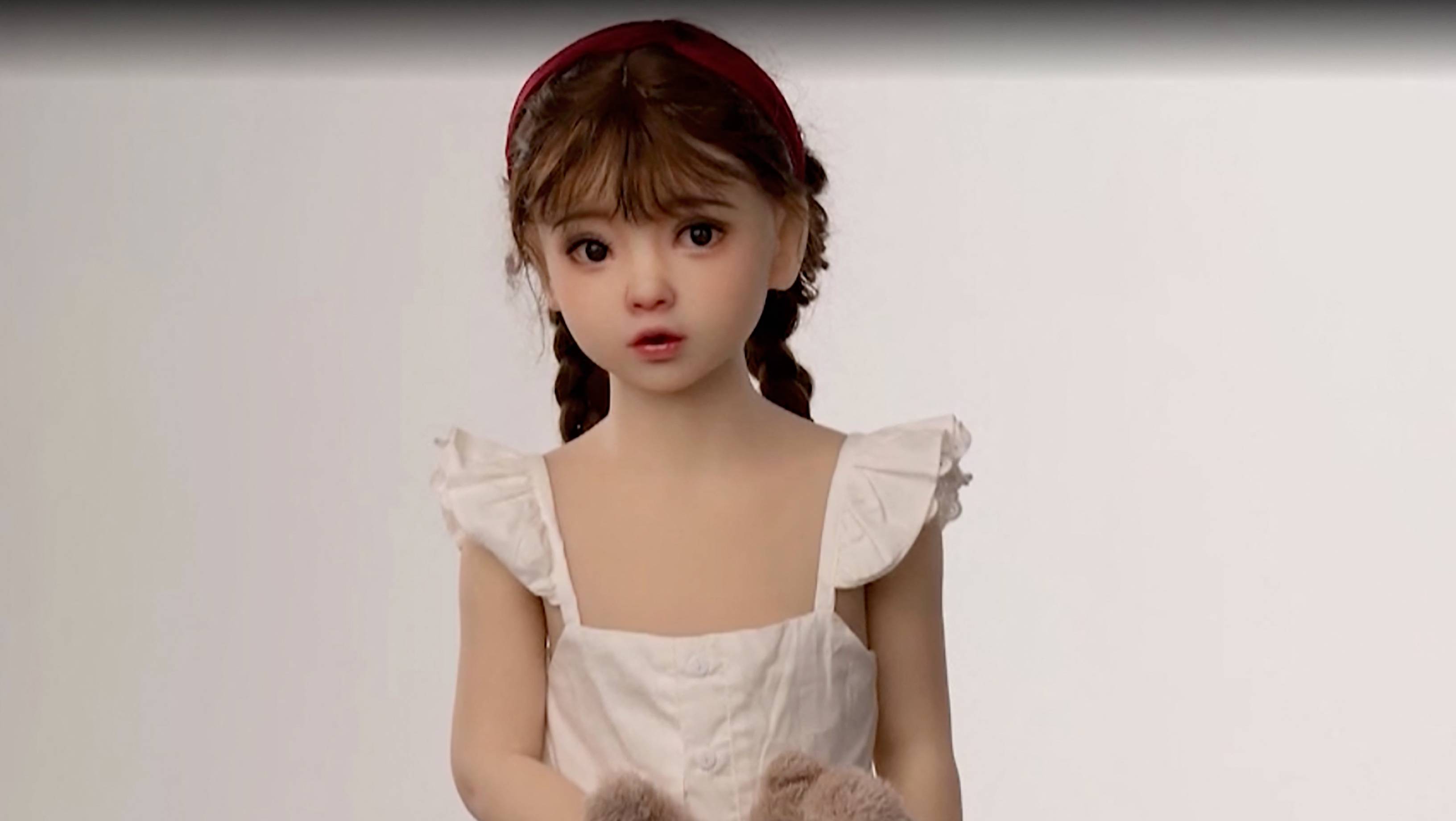 Retailerul Shein, amenințat cu interzicerea în Franța după ce a scos la vânzare „păpuși sexuale” cu înfățișare de copil