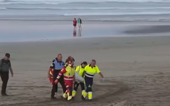 Un român aflat în vacanță în Canare a murit chiar de ziua lui. A intrat în valurile uriașe și nu a putut fi salvat