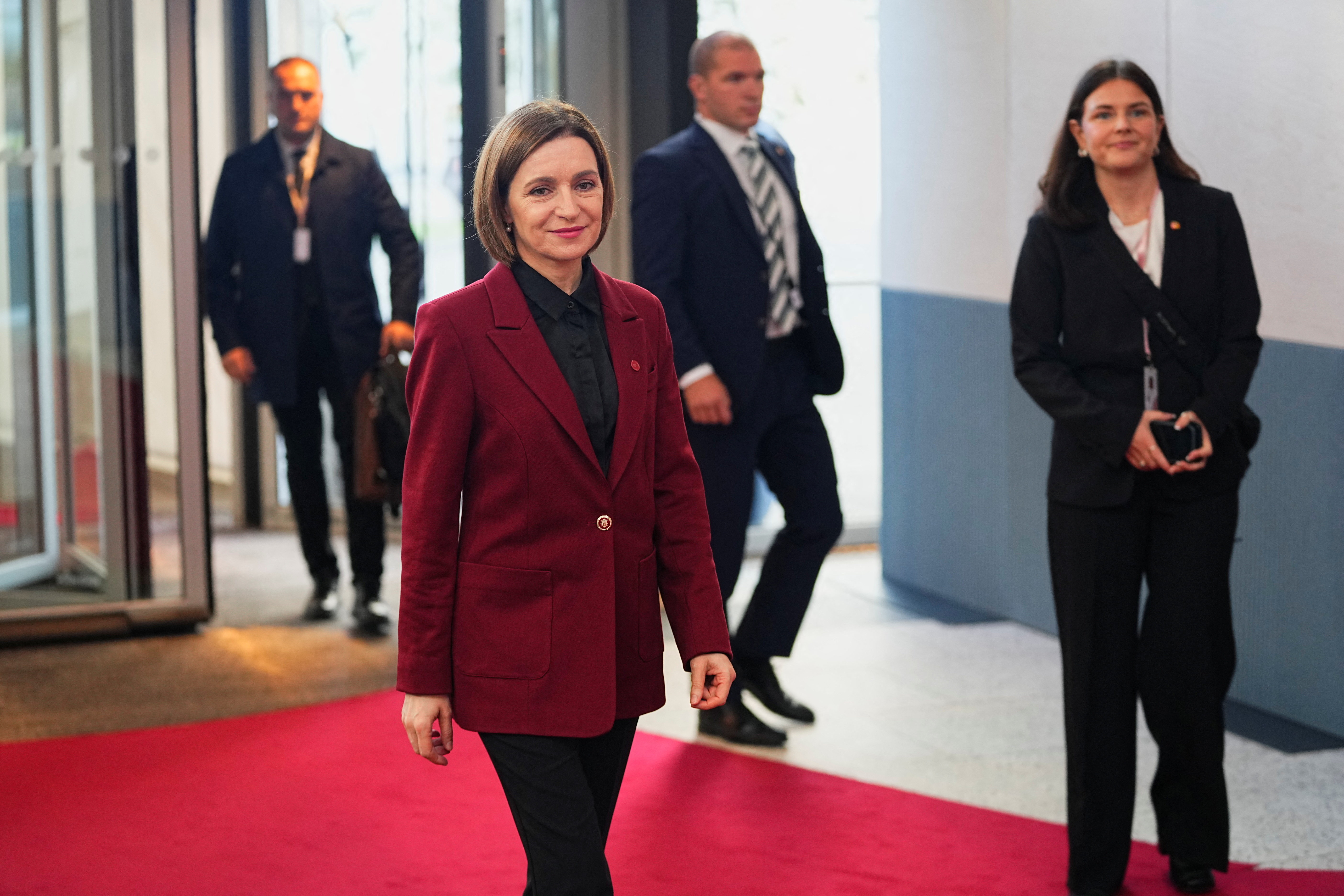 Maia Sandu merge la Bruxelles, pentru discuții despre aderarea R. Moldova la UE. Negocierile sunt împiedicate de Ungaria