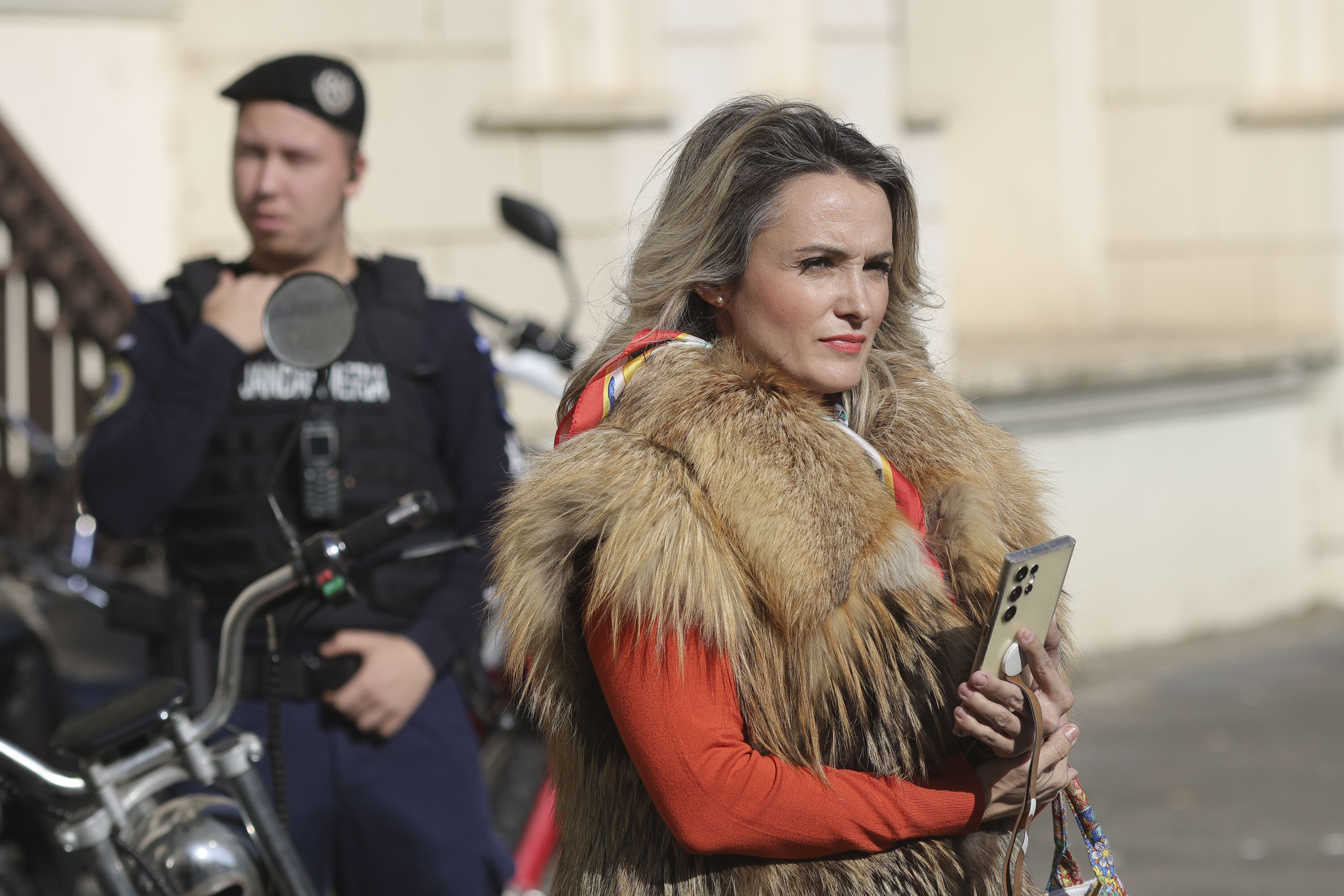 Femeia care a împiedicat-o pe Diana Şoşoacă să candideze la prezidenţiale a fost plasată în arest la domiciliu