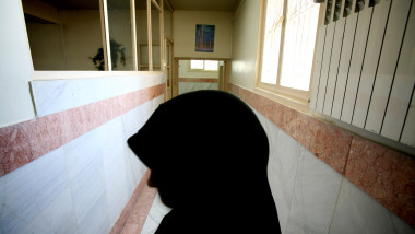 femeie intr-o inchsoare din iran