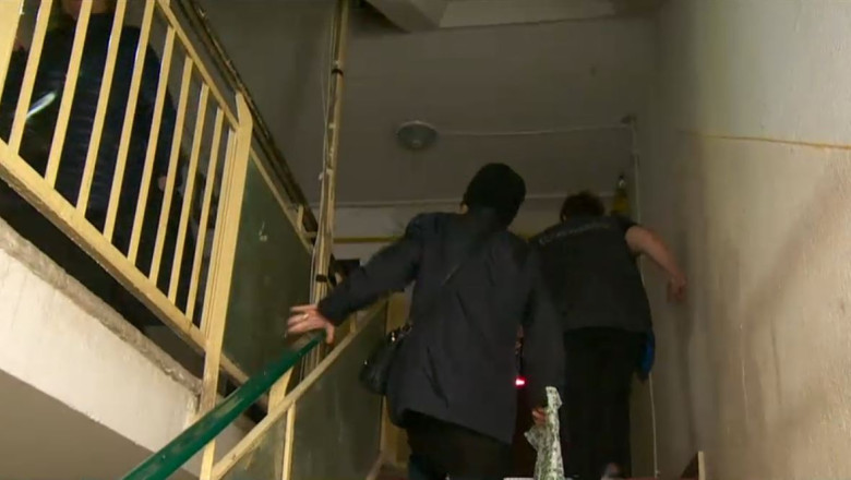 VIDEO  Încep lucrările pentru alimentarea cu gaze a locuințelor afectate de explozia din Rahova. „Au zis să ne mulțumim dacă avem de Revelion”