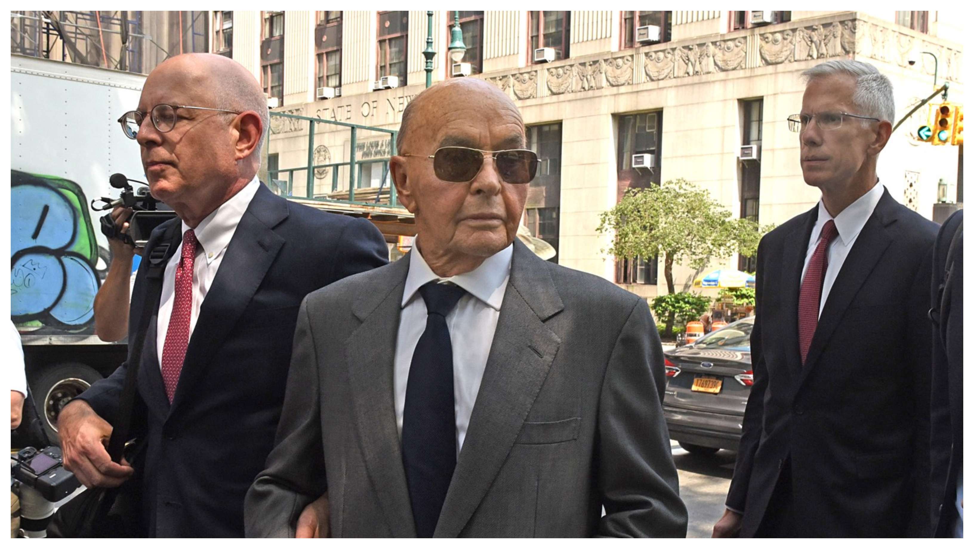 După Rudy Giuliani și Changpeng Zhao, Trump îl grațiază și pe miliardarul Joe Lewis, fostul proprietar al clubului Tottenham