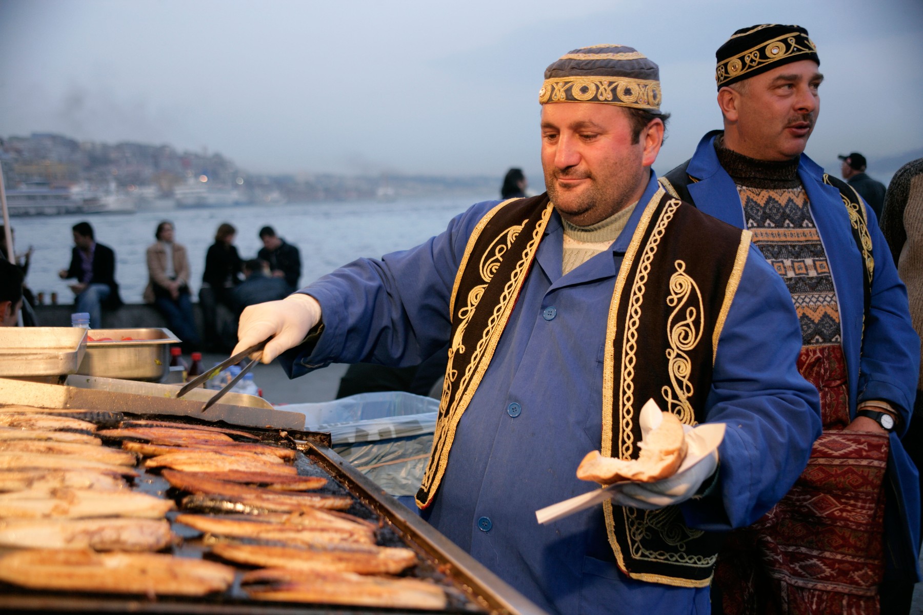 O turistă din Germania și cei doi copii ai săi au murit la Istanbul după ce au consumat mâncare preparată pe stradă. Soțul ei, la ATI