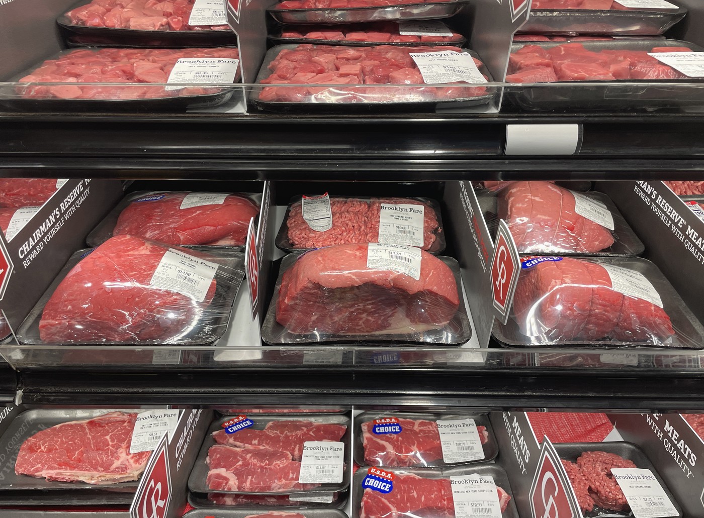 Trump reduce tarifele la carne de vită, cafea și alte produse alimentare pe fondul îngrijorărilor privind inflația