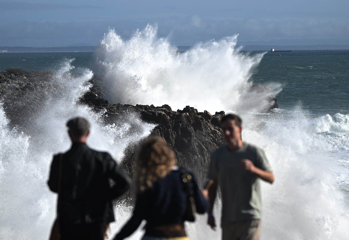 Furtuna Claudia face ravagii: trei morți și zeci de răniți în Portugalia. Evacuări în Marea Britanie din cauza inundațiilor