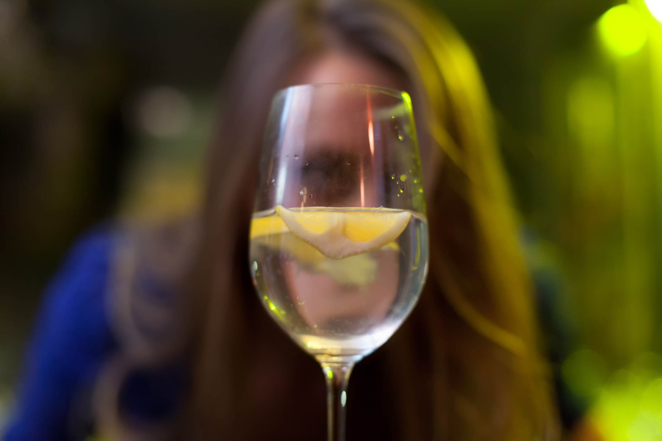 Orașul din România care a introdus în mai multe baruri „Angel shot”, codul care poate folosit de femeile aflate în pericol