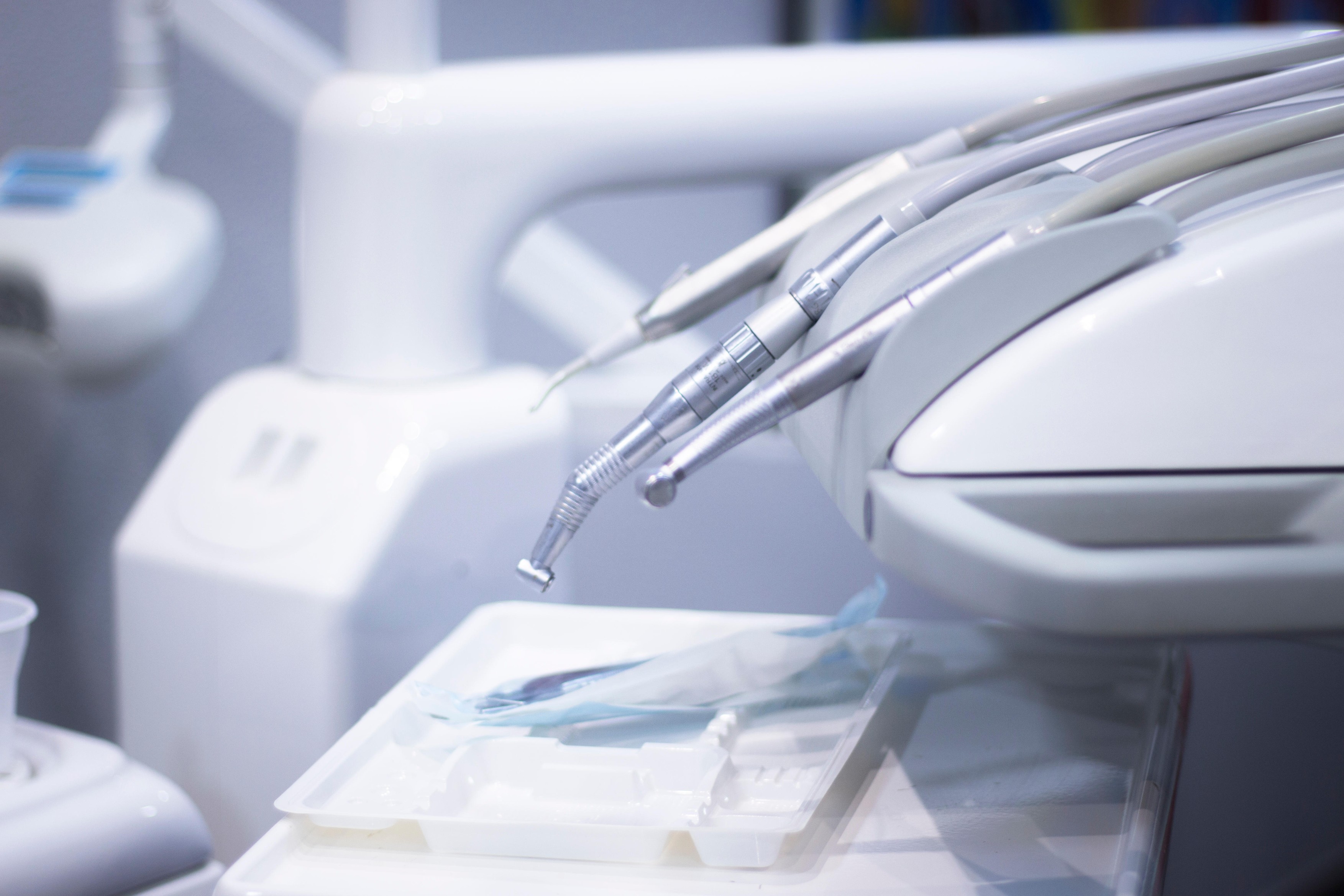 Cazul fetiței decedate la stomatolog. Avocatul clinicii: Exista aviz de funcţionare. Locaţia avea aparatura şi materialele medicale