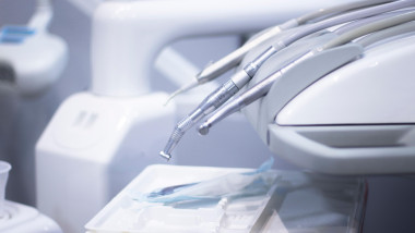 instrumentar dentist