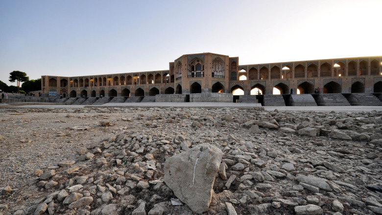 Râu secat în Iran.