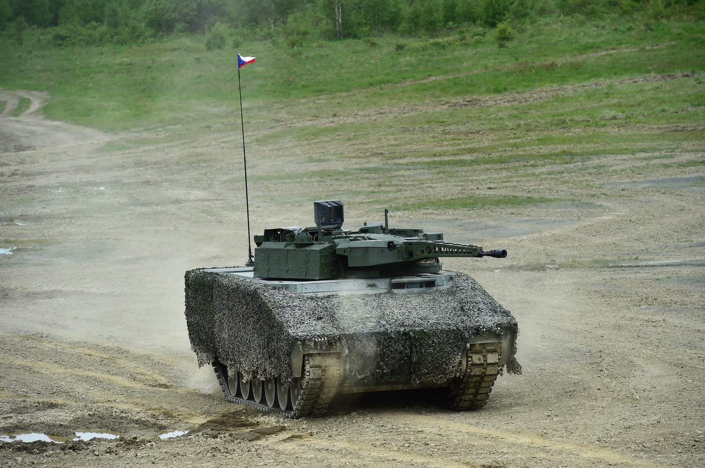 România va achiziționa 298 de vehicule de luptă pentru infanterie KF-41 Lynx de la Rheinmetall. Ce legătură are asta cu Budapesta