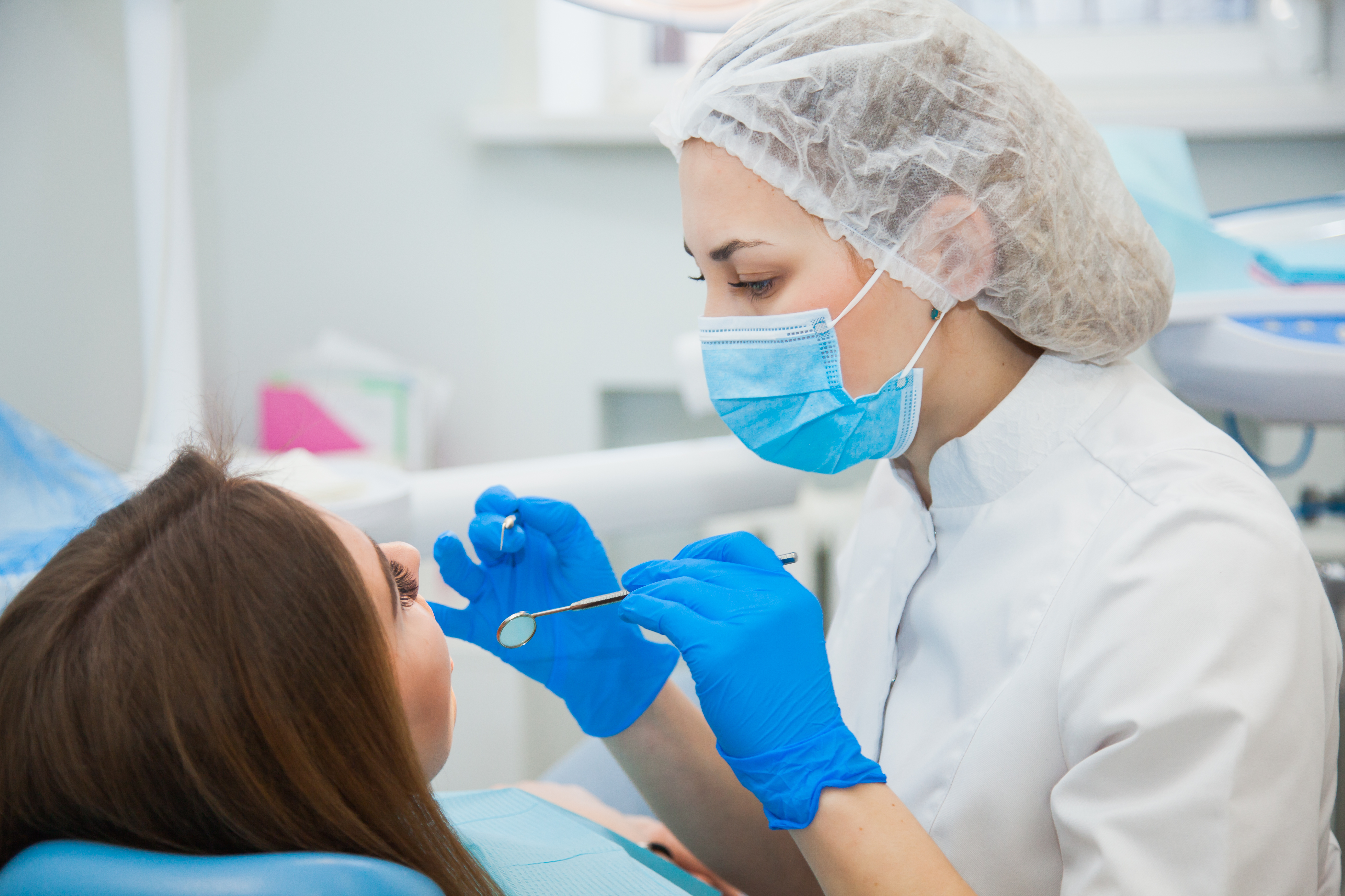 Cum pot obține românii servicii dentare gratuite. Lista tratamentelor stomatologice decontate de stat