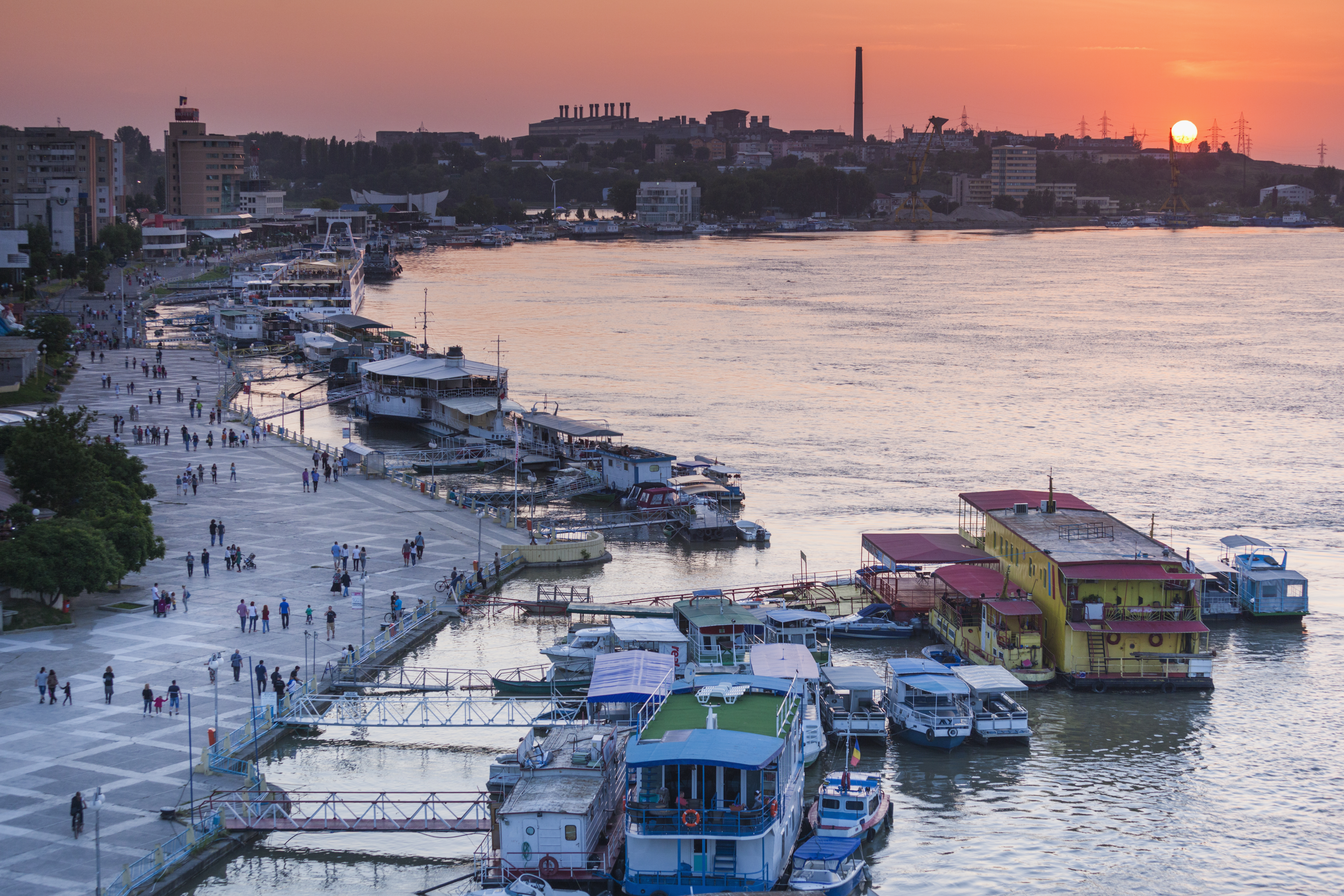 UE finanțează trei proiecte în România pentru decarbonizarea transporturilor. Cum vor fi folosite fondurile pentru infrastructura verde