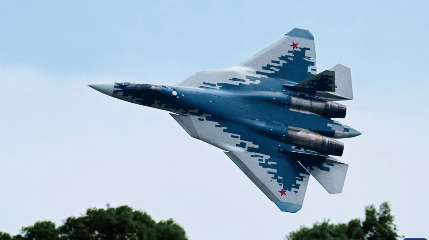Rusia și-a prezentat versiunea de export a avionului invizibil Su-57 la Dubai Airshow 2025
