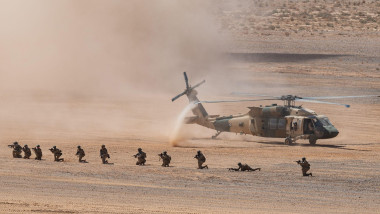 A Royal Jordanian Armed Forces UH-60 Black Hawk aircraft drops off Jordanian armed forces during a live fire demonstration as part of exercise Eager L