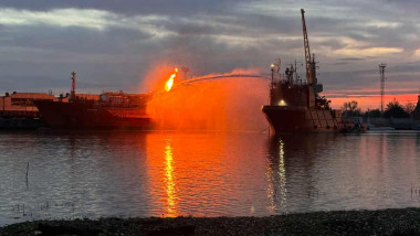 nava incendiu dunare tulcea ucraina